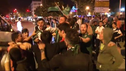 Sakarya'da 25 Bin Taraftar 2. Lig'e Çıkışı Coşkuyla Kutladı