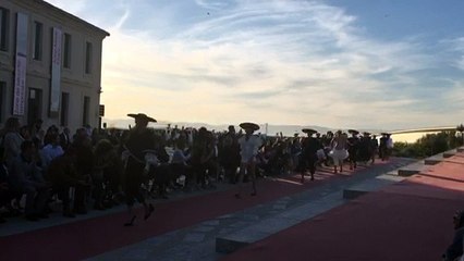 Simon Porte Jacquemus présente sa collection printemps-été 2017 au Mucem