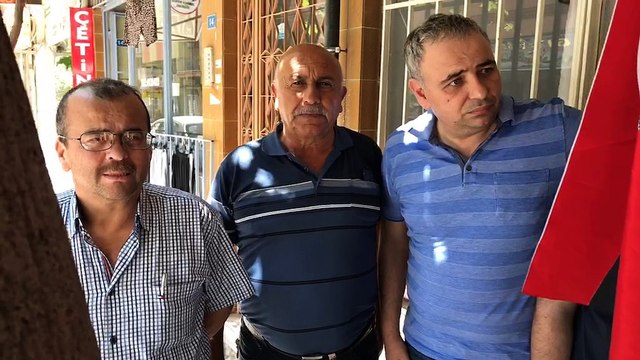 Akhisar Vatan Partisi İlçe Başkanı Ayşe Koyuncuk Son günlerde Atatürk'e yapılan saldırılarla ilgili basın açıklaması yap