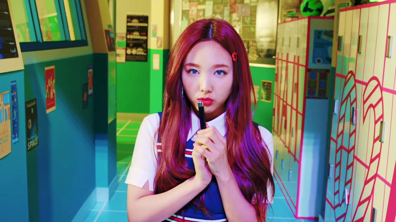 TWICE - SIGNAL MV