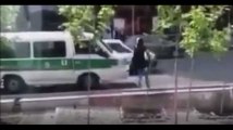 La police iranienne tente d'écraser une femme parce qu’elle ne porte pas de voile (vidéo)