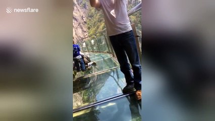 Dad gets seriously scared walking on glass skywalk