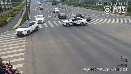 Chinese policeman stops the whole street just to help out this guy