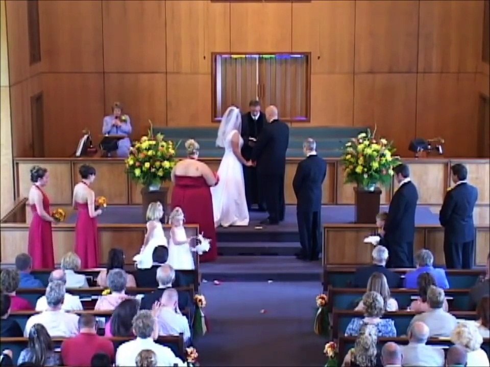 Un mariage qui tourne à la catastrophe - quelque chose d'incroyable dans le moment où la bague de mariage est sur le poi