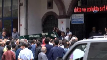 Sultangazi'de Öldürülen Genç Toprağa Verildi