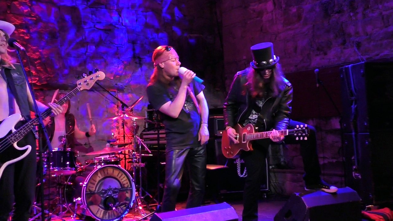 Guns N Roses - Welcome To The Jungle & Don't Cry live 2017