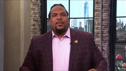 Wllie Colon delivers a graduation commencement speech