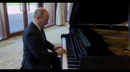 Vladimir Poutine : son étonnante pause musicale au piano (vidéo)