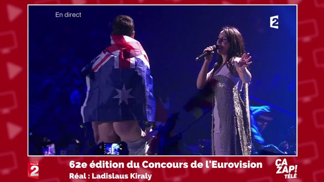 Un homme fait irruption sur la scène de l'Eurovision et montre ses fesses !