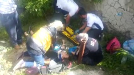 Otomobil Şarampole Yuvarlandı: 2 Ağır Yaralı