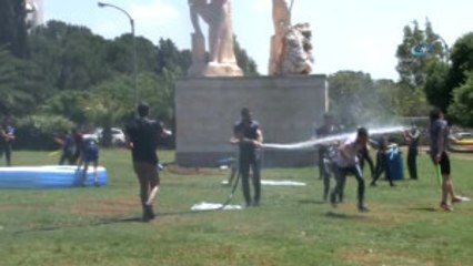 Öğrenciler Belediye Arazözü Eşliğinde Su Savaşıyla Stres Attı