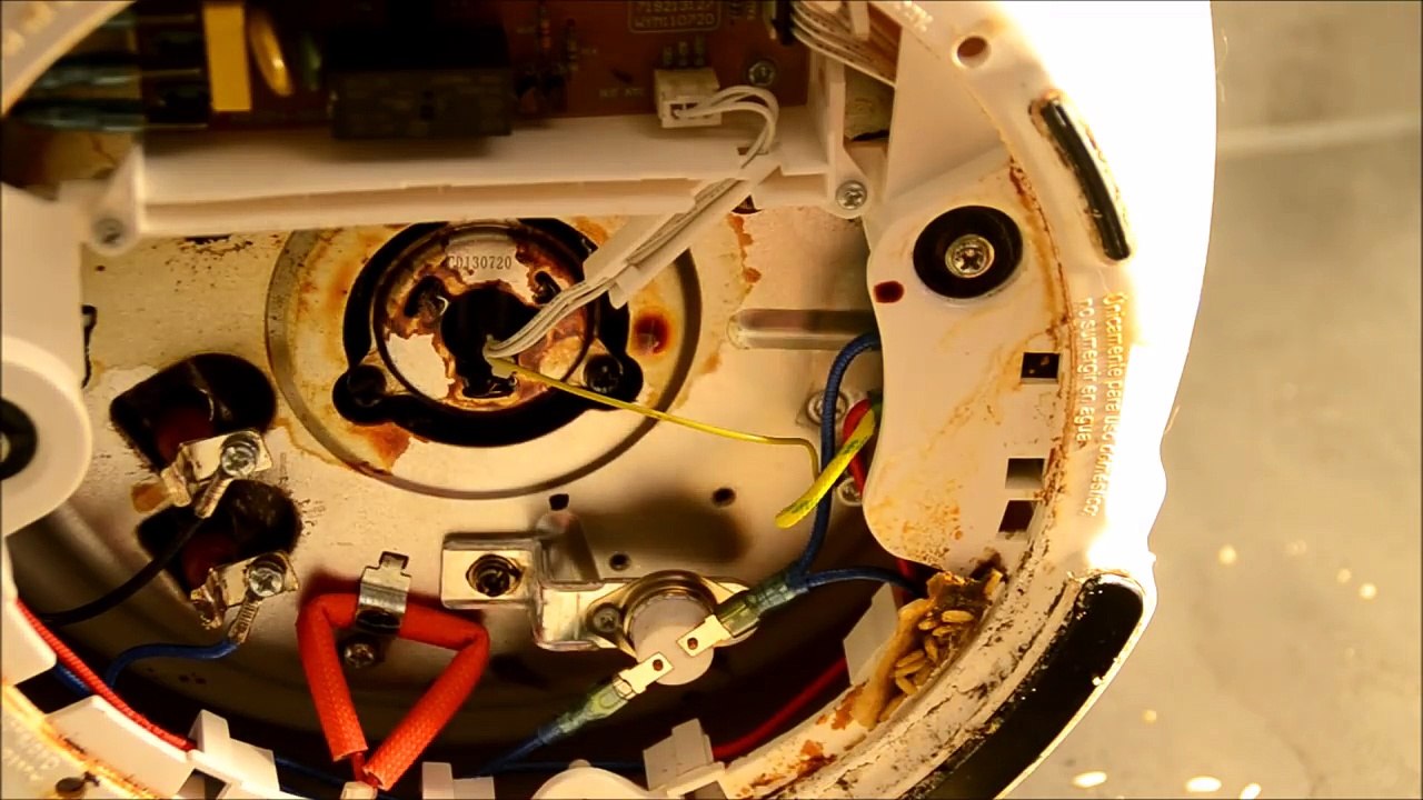 Démontage du cache sous le cookeo