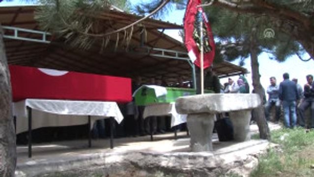 Kayseri'deki Trafik Kazasında Hayatını Kaybeden Uzman Çavuş ve Eşi Toprağa Verildi