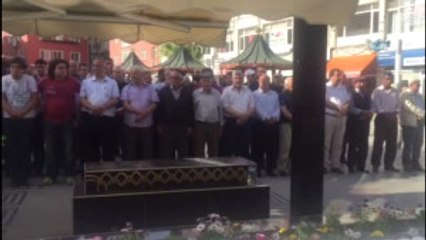 Anneler Günü'nde Annelerini Toprağa Verdiler