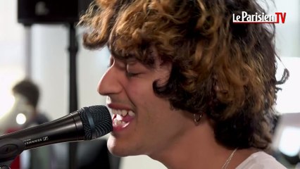 Adam Naas chante « Golden Drop » en live au Parisien
