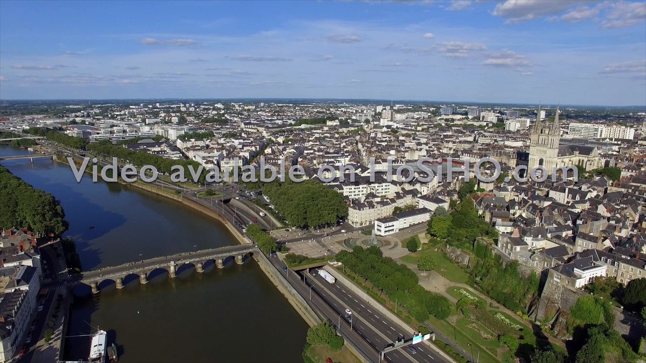 ANGERS ET SON CHATEAU VU PAR DRONE EN ÉTÉ 1