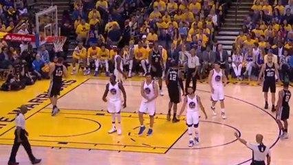 Steph Curry, Draymond Green & Zaza PaGOONia React to Foul Perfectly in Sync
