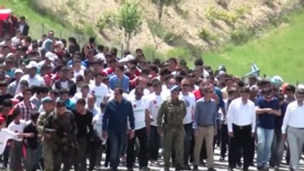 Eruh'ta Türk Bayrakları Ile "Gençlik Yürüyüşü"