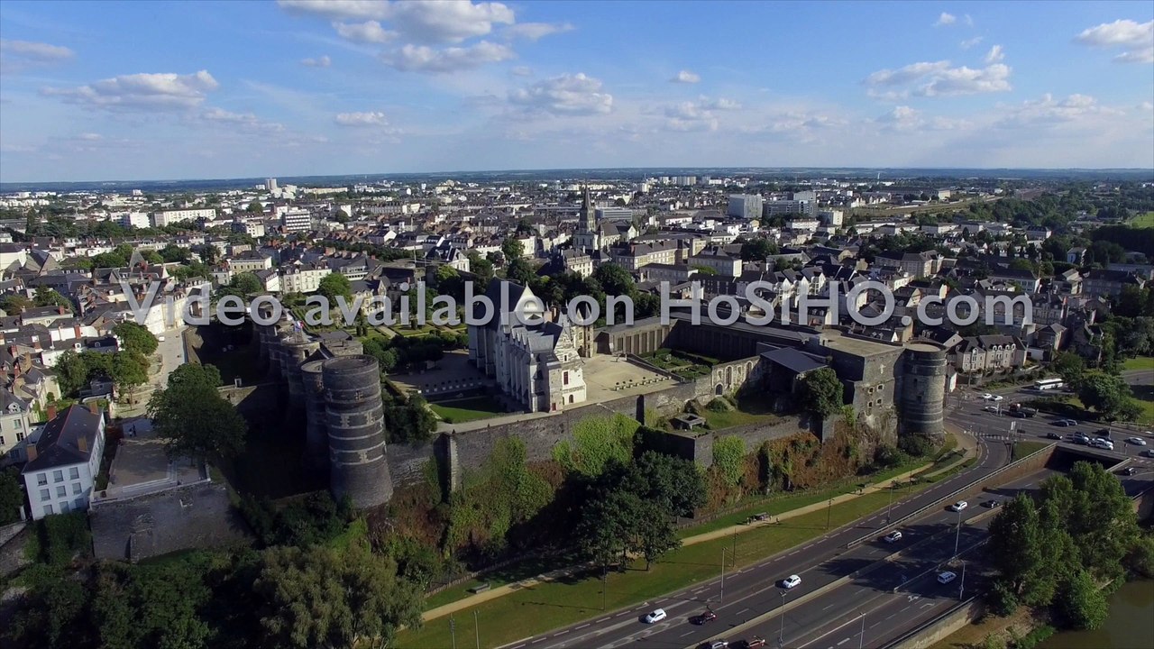 ANGERS ET SON CHATEAU VU PAR DRONE EN ÉTÉ 5