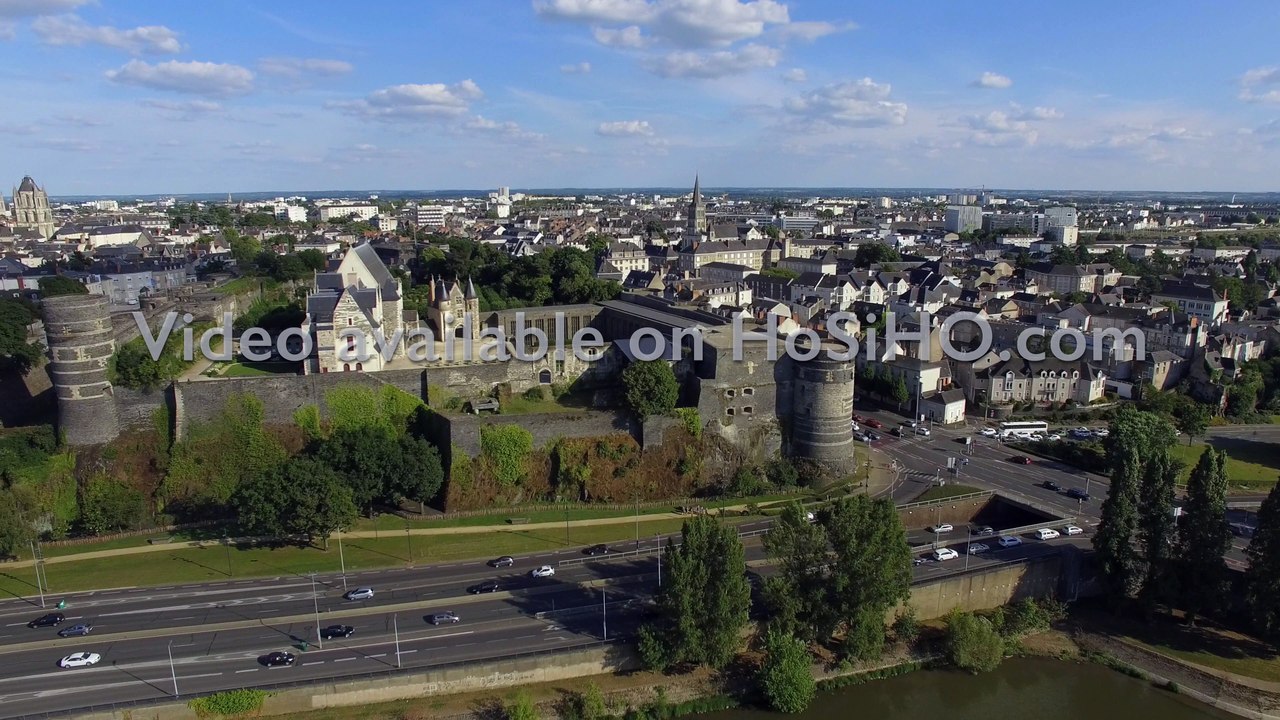 ANGERS ET SON CHATEAU VU PAR DRONE EN ÉTÉ 6
