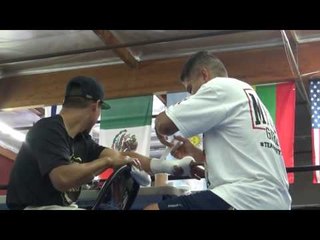 robert wrapping mikey's hands EsNews Boxing