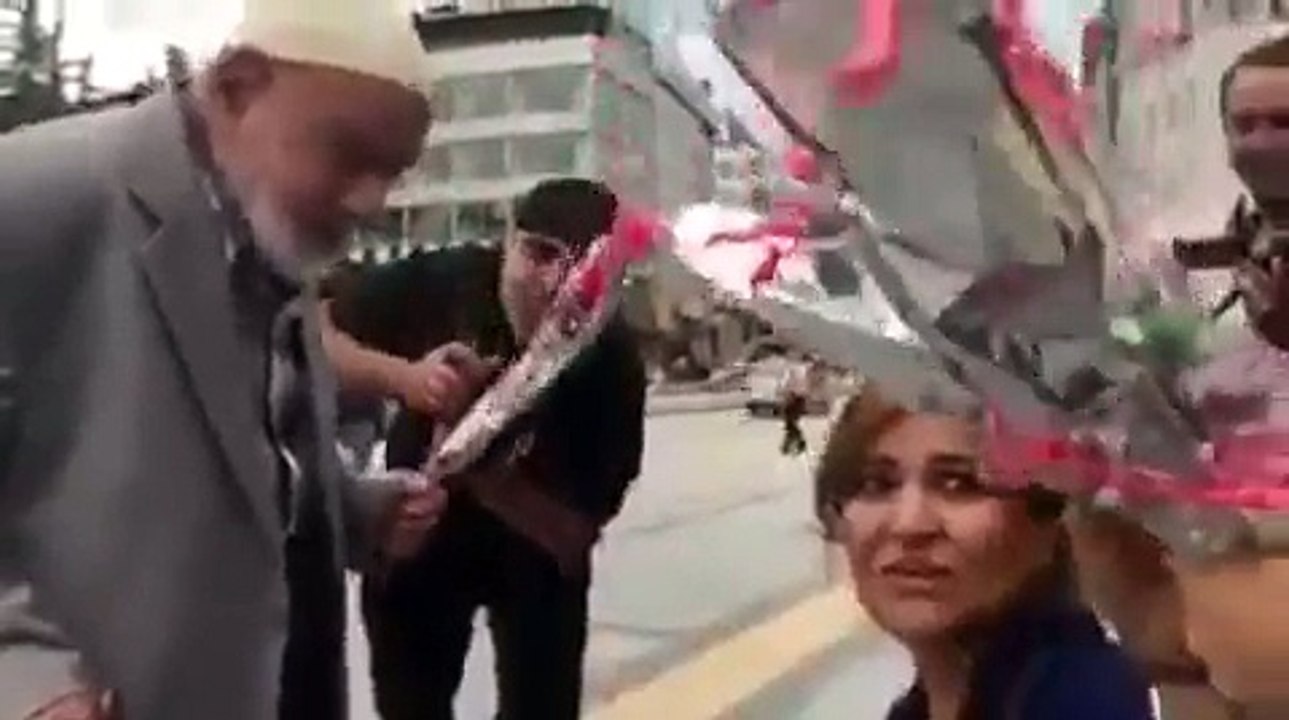 Tek Derdi Avrat Olan Dede