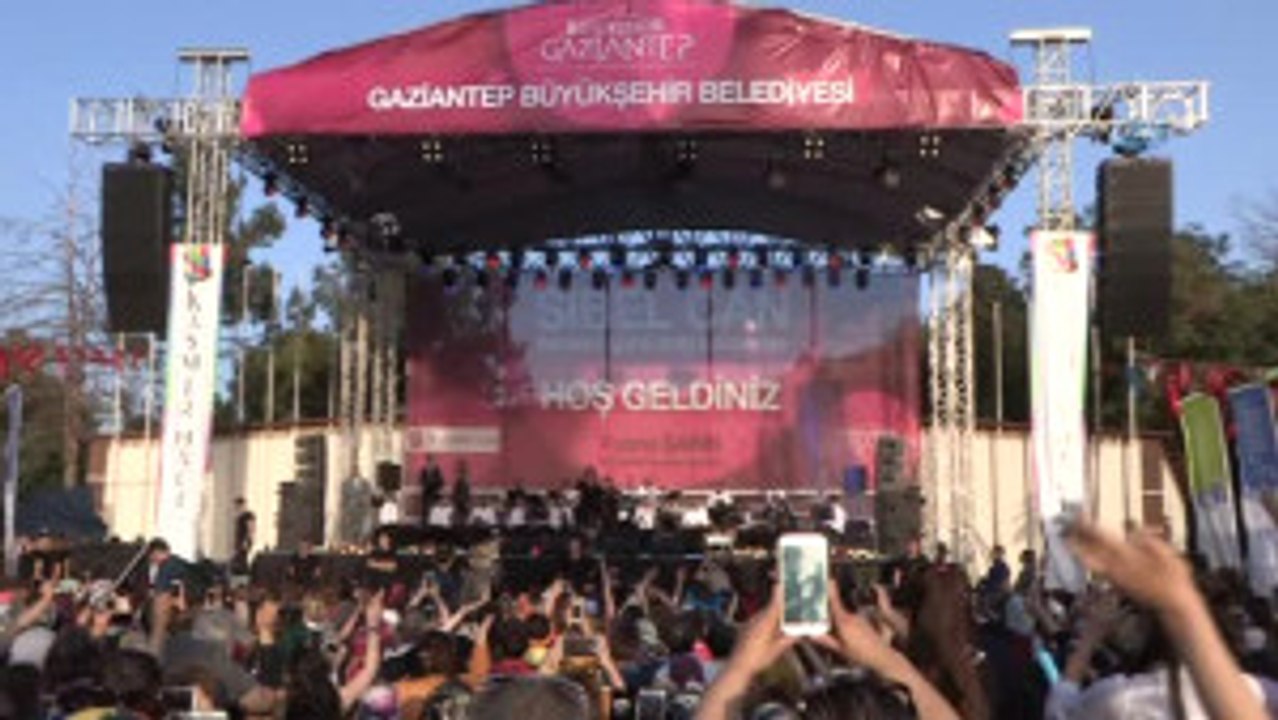 Sibel Can'dan Anneler Günü Konseri