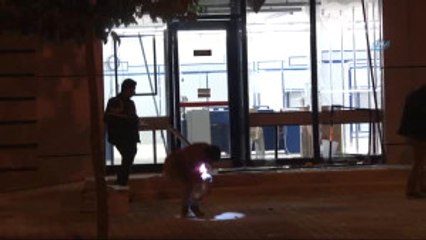 Ataşehir'de Bir Markete Eyp Atıldı