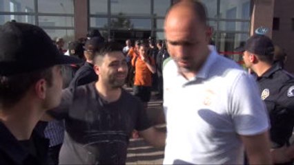 Galatasaray, Gaziantep'te Protestoyla Karşılandı