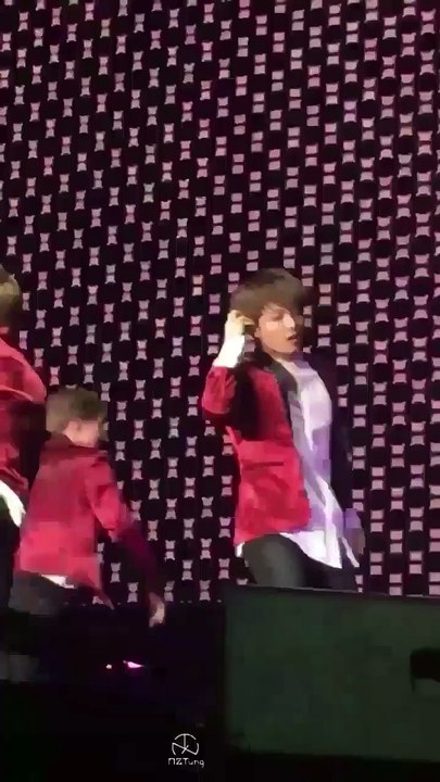 [FANCAM] BTS THE WINGS TOUR HONG KONG 2 JIMIN & JUNGKOOK FLIRTING JIKOOK MOMENT