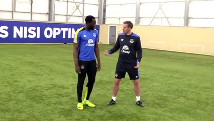 Lukaku explains to Carragher how he can beat any center back then does the same