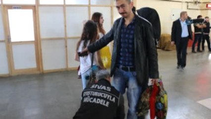 Polis Satışı Yasak Bıçakları Topladı