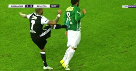 Ricardo Quaresma'nın Tekmesi, Beşiktaşlı Taraftarları Bile Çıldırttı