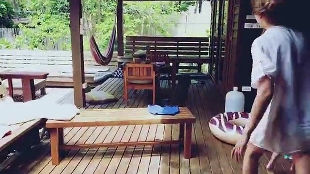 Tuba Ünsal’ın Tayland’taki Odasını Maymunların Basması