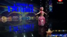 Cette petite fille âgée de trois ans a un talent de danse incroyable - l'Ukraine a du talent.