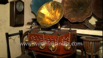 Antique wall clock and gramophone shop in Delhi