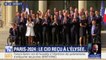 Paris-2024: Emmanuel Macron pose avec la commission du CIO, en visite à Paris