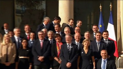 Photo de famille : l'Elysée reçoit la délégation du CIO pour soutenir la candidature de Paris aux JO de 2024