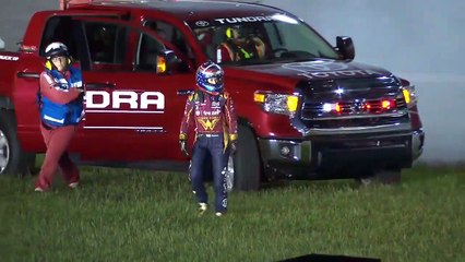 Un spectaculaire accident entre trois voitures en NASCAR