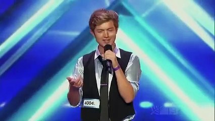 The X Factor USA 2013( FINAL) - Funny moment - Demi lovato's Annoying J