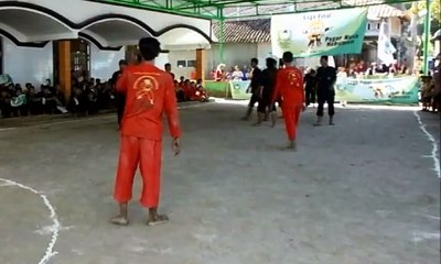 Warga Kebumen Gelar Laga Sepak Bola Durian