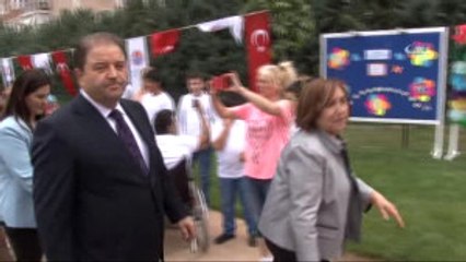 CHP Liderinin Eşi Selvi Kılıçdaroğlu, Engellileri Yalnız Bırakmadı
