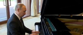 Rusya Devlet Başkanı Vladimir Putin'den Piyano Resitali