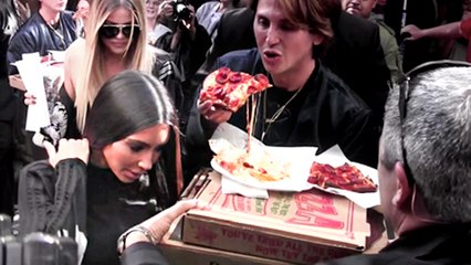 Kim and Khloe Kardashian Have Pizza With Fans | Cause Mayhem In Soho, NYC