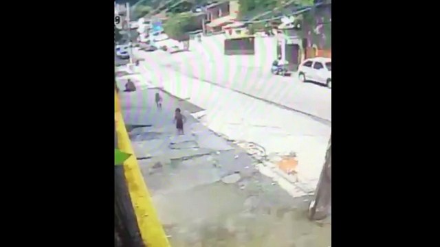 Increíble milagro para estos dos niños de una favela