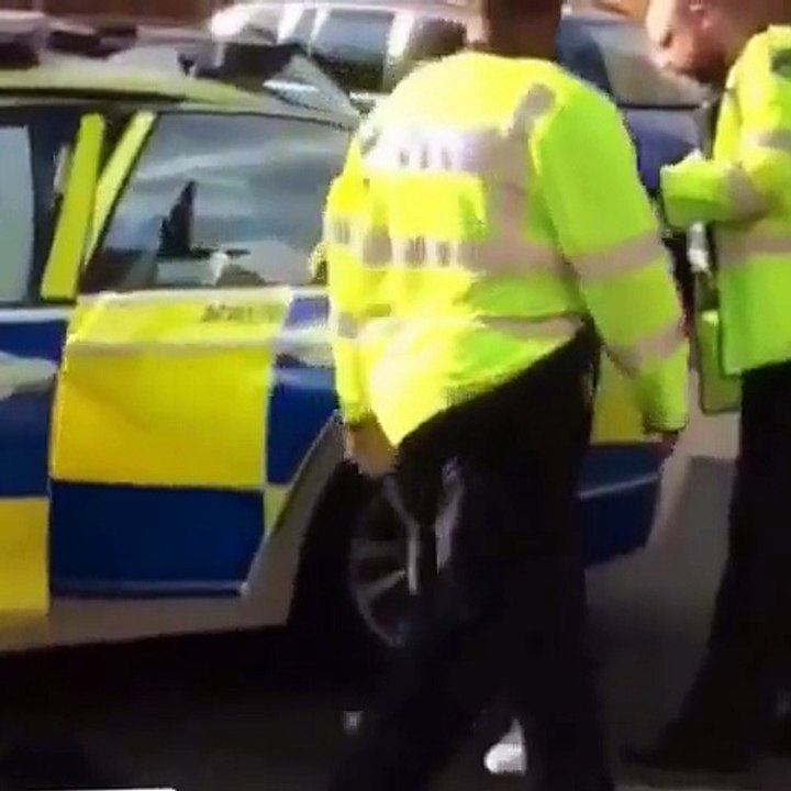 I like how all cops are  the feds, Using excessive force Lol wtf were they supposed to do -Sir he's resisting! -Shit! Well that's it boys, let him go.