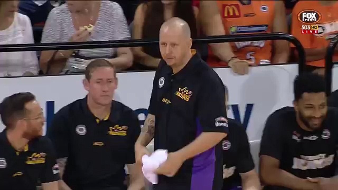 Trebala je da pogodi koš sa pola centra za 250.000 dolara, a onda je uradila nešto što je nasmijalo cijelu dvoranu (VIDE