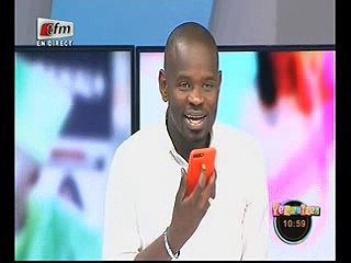 Pape Cheikh Diallo appelle la mère de Canabasse en direct.  Regardez ce que le rappeur dit a sa mère