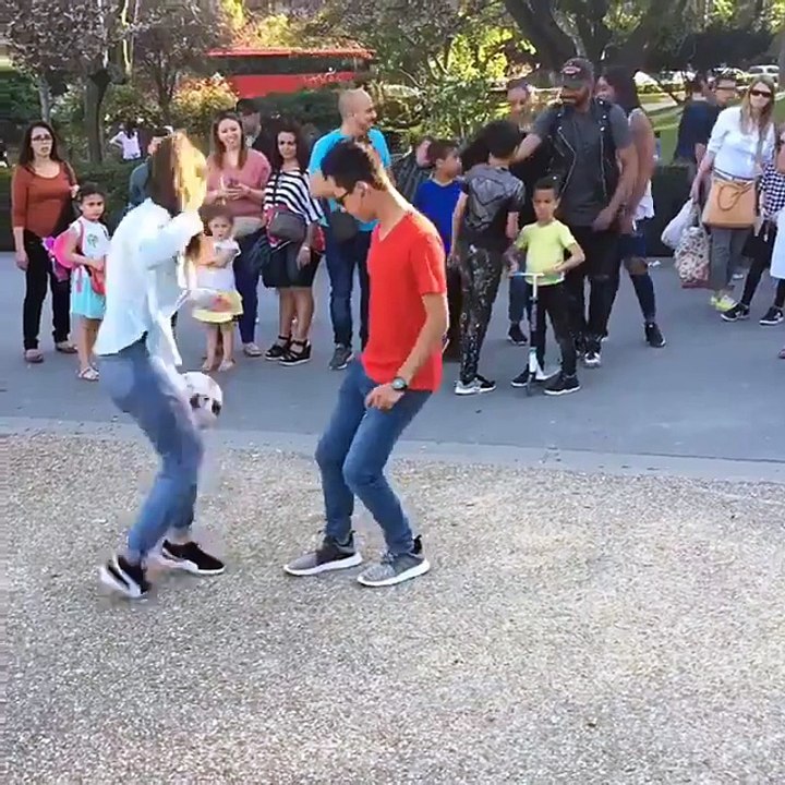 Cette fille met tout le monde à l'amende