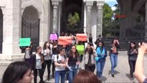 Istanbul Üniversitesi Öğrencilerinden Tacize Karşı Eylem